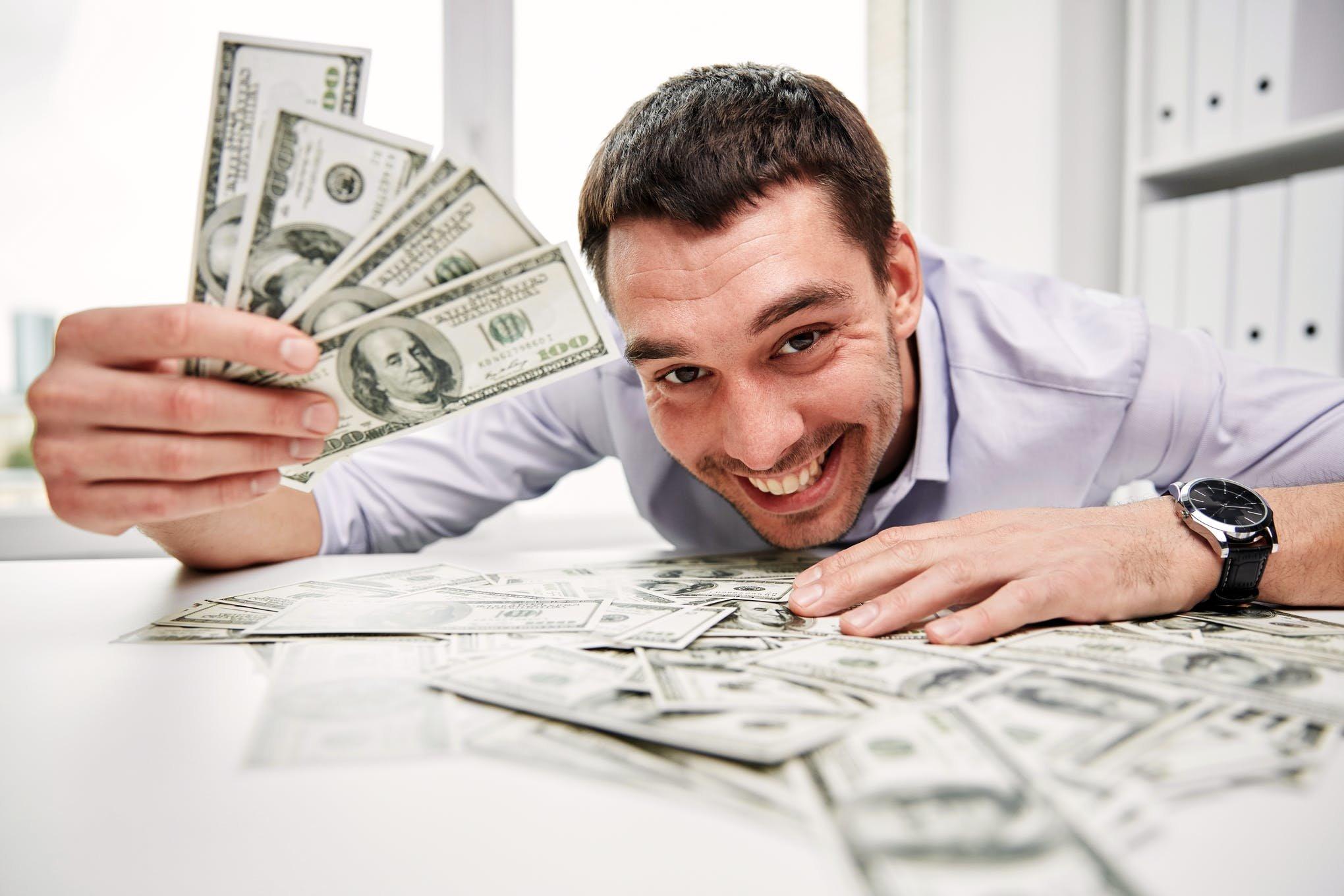 Descubra como obter uma renda passiva de mais de R$ 5000 com um investimento inicial de R$ 320,00!